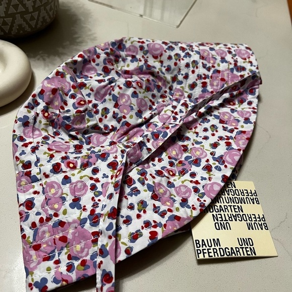 NWT BAUM UND PFERDGARTEN Floral Bucket Hat One Size - Picture 4 of 7